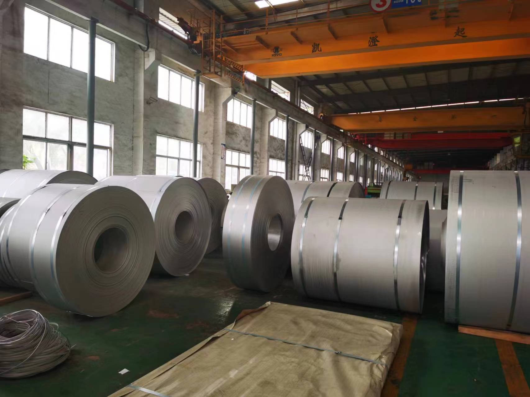 Últimos blogs da empresa sobre Guia de compra de chapas de aço inoxidável: graus, acabamento de superfície e tolerância de espessura para aplicações industriais
